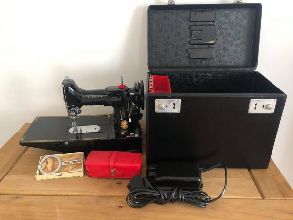 SINGER 222  FEATHERWEIGHT 1959 SOLD