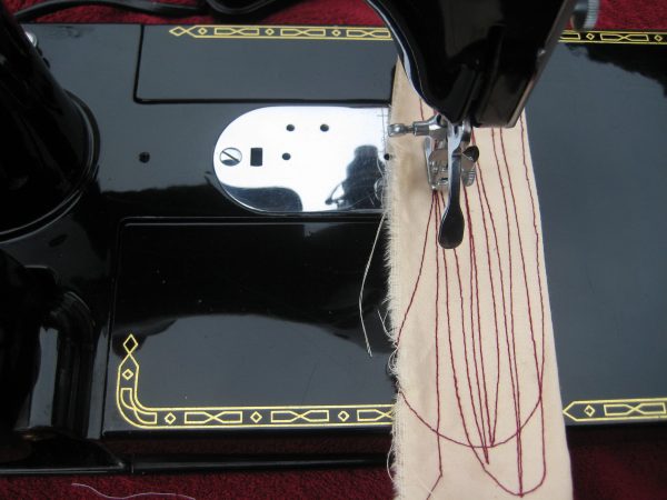 SINGER 222K FEATHERWEIGHT SEWING MACHINE 1958 Sn1353000 SOLD - Image 10