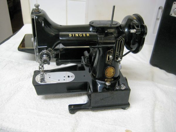 Stunning 1955 Singer 222k Free arm SINGER FEATHERWEIGHT - Image 2