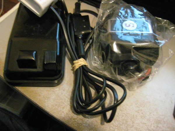 SINGER 221K/222, FEATHERWEIGHT 240 volt MOTOR with SCREW Plugs & Lead/Pedal - Image 3