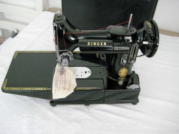 1957 Singer Featherweight Sewing Machine SOLD! SOLD! - Image 4